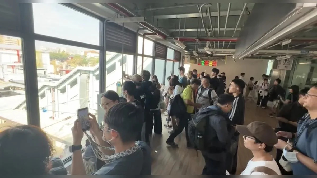 走過百年!台南車站地面鐵道今晚最後一夜 民眾搶拍照