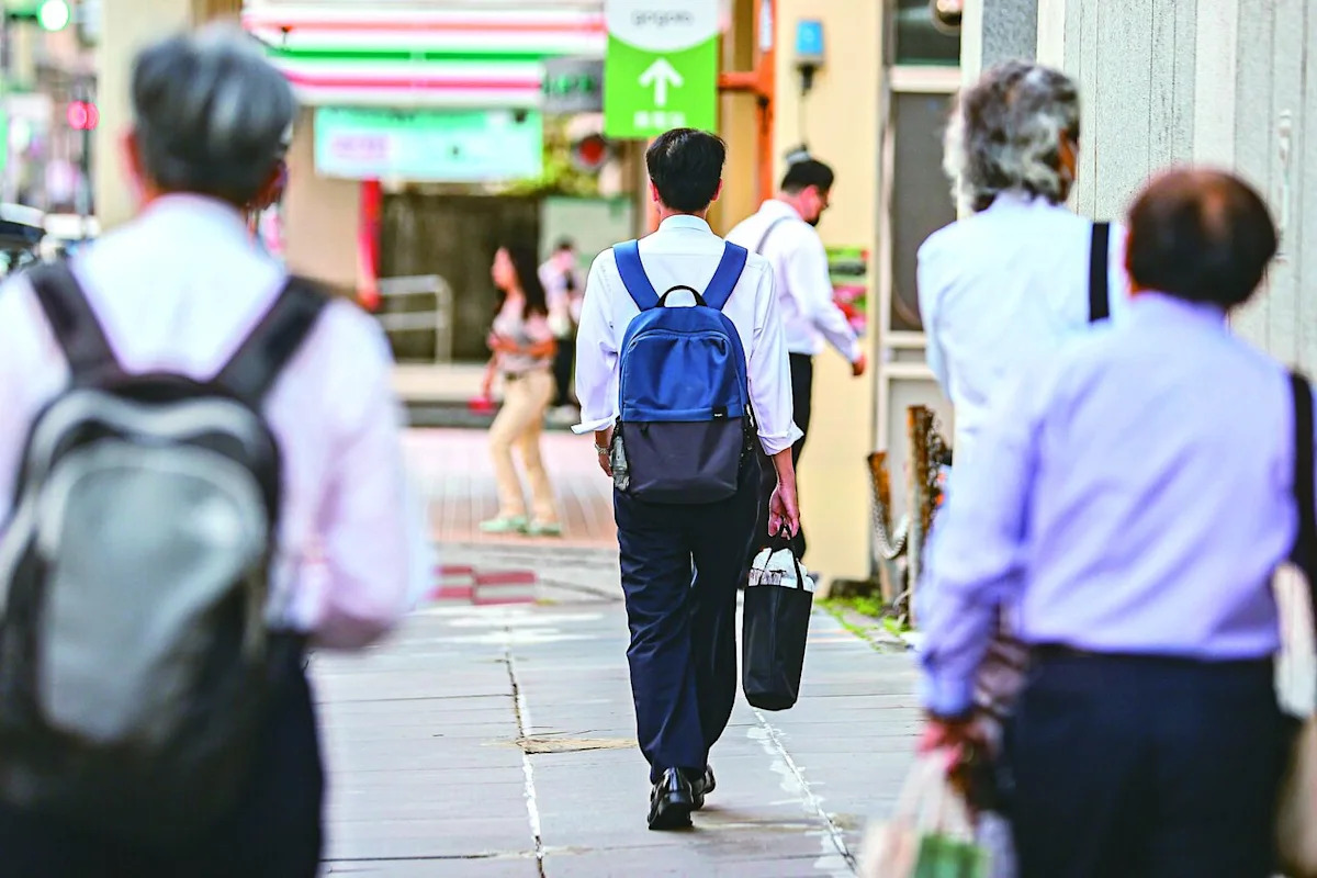 職場壓力大 休假也不敢關機 5成8上班族請假仍會回訊息