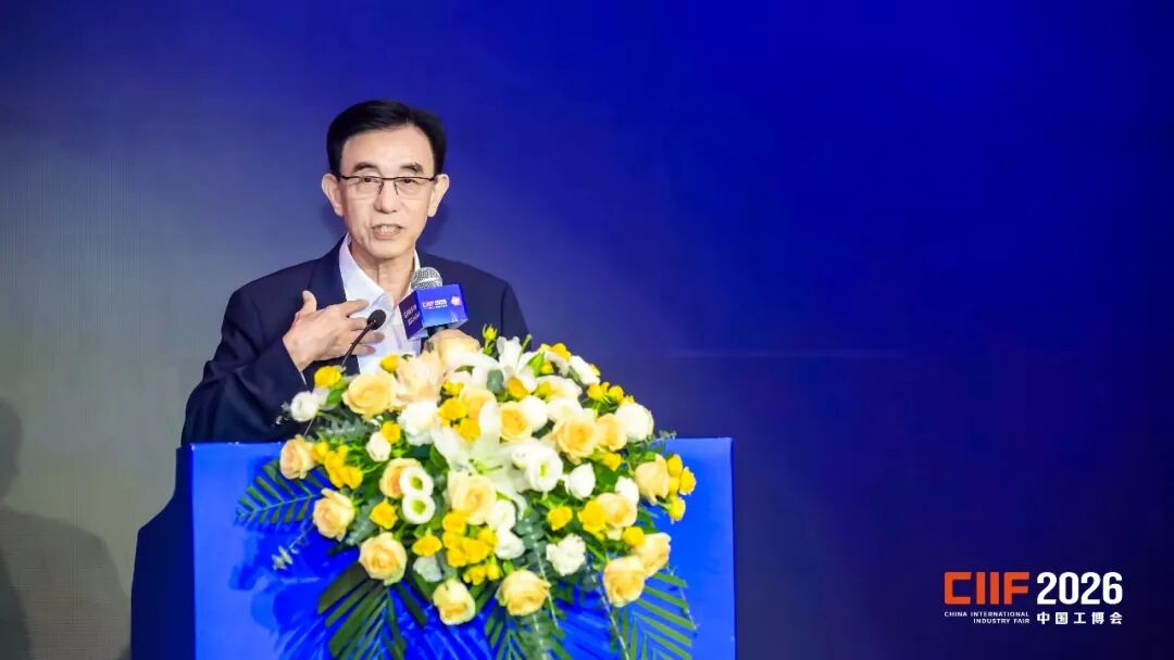 “中国刻蚀机之父”尹志尧：AI 有可能会出现泡沫，这点大家需要多加留意
