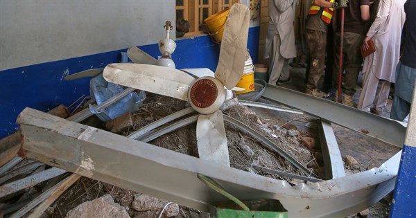 巴基斯坦學校屋頂坍塌釀35死逾50傷 倖存者稱彷彿天塌下來了